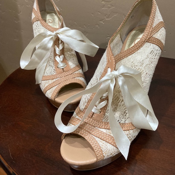 Seychelles Shoes - Seychelles Women's Harmony Wedge Peep Toe Pump, Natural, Size 7.5